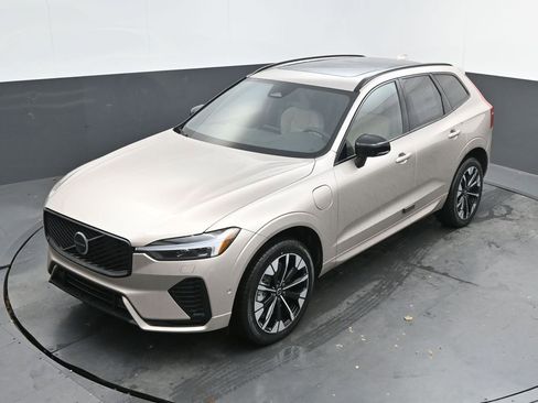 New 2026 Volvo XC60 T8 Plus w/ Protection Package Premier image 24