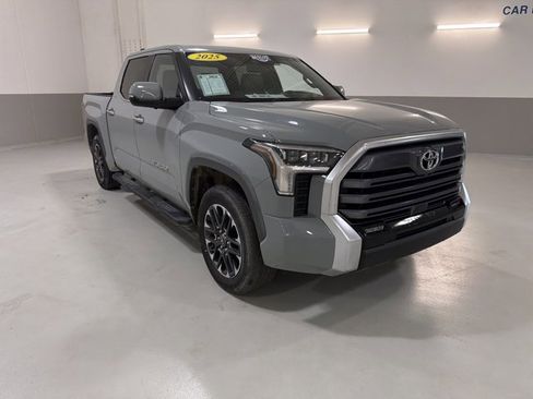 Used 2025 Toyota Tundra Limited AWD/4WD image 4