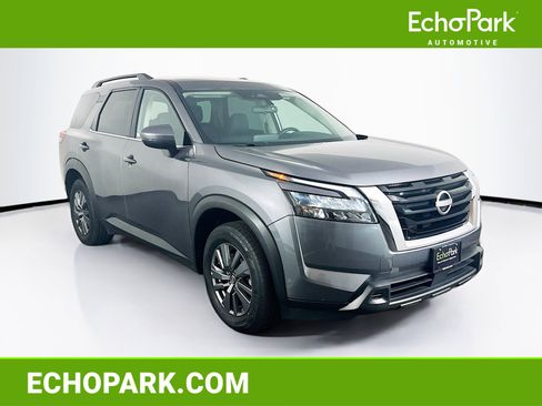 Used 2025 Nissan Pathfinder SV FWD image 1
