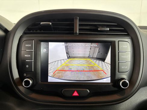 Used 2025 Kia Soul LX w/ LX Technology Package FWD image 17