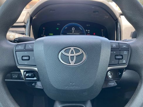 Used 2025 Toyota Camry LE FWD image 16
