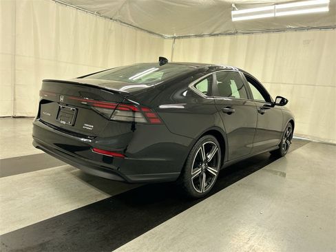 Used 2023 Honda Accord Sport image 2
