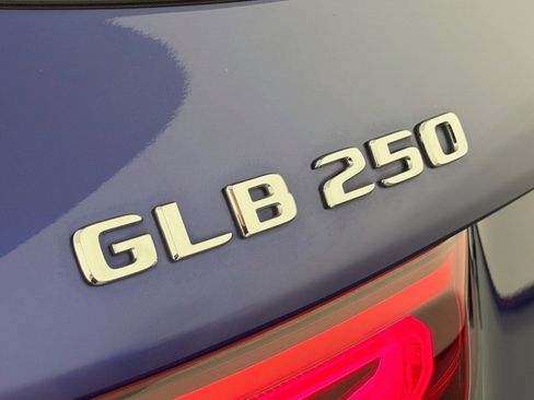 Used 2022 Mercedes-Benz GLB 250 image 9