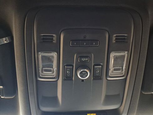 Used 2024 Chevrolet Suburban Premier image 20