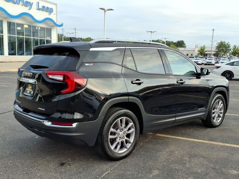 Used 2024 GMC Terrain SLT AWD/4WD image 11