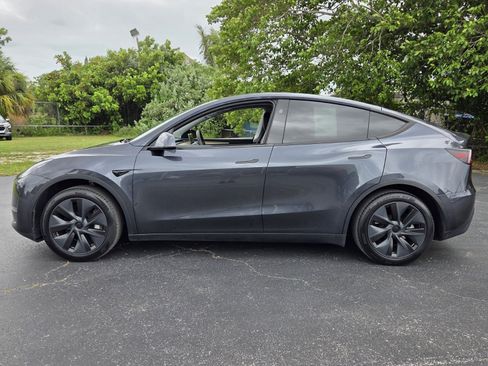 Used 2024 Tesla Model Y 2WD image 2