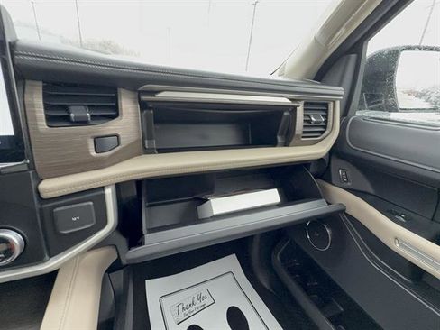 Used 2024 Ford Expedition Limited image 19