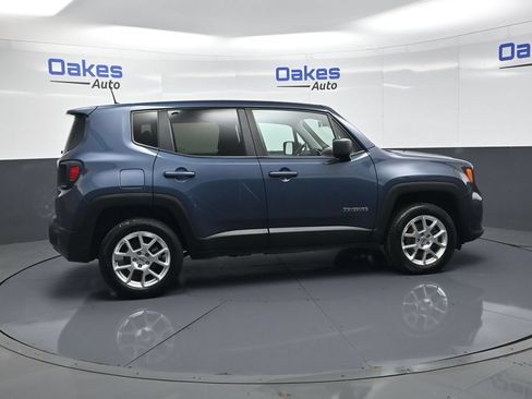 Used 2023 Jeep Renegade Latitude AWD/4WD image 8