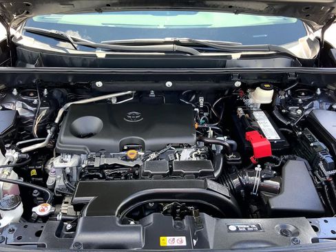 Used 2020 Toyota RAV4 LE FWD image 31