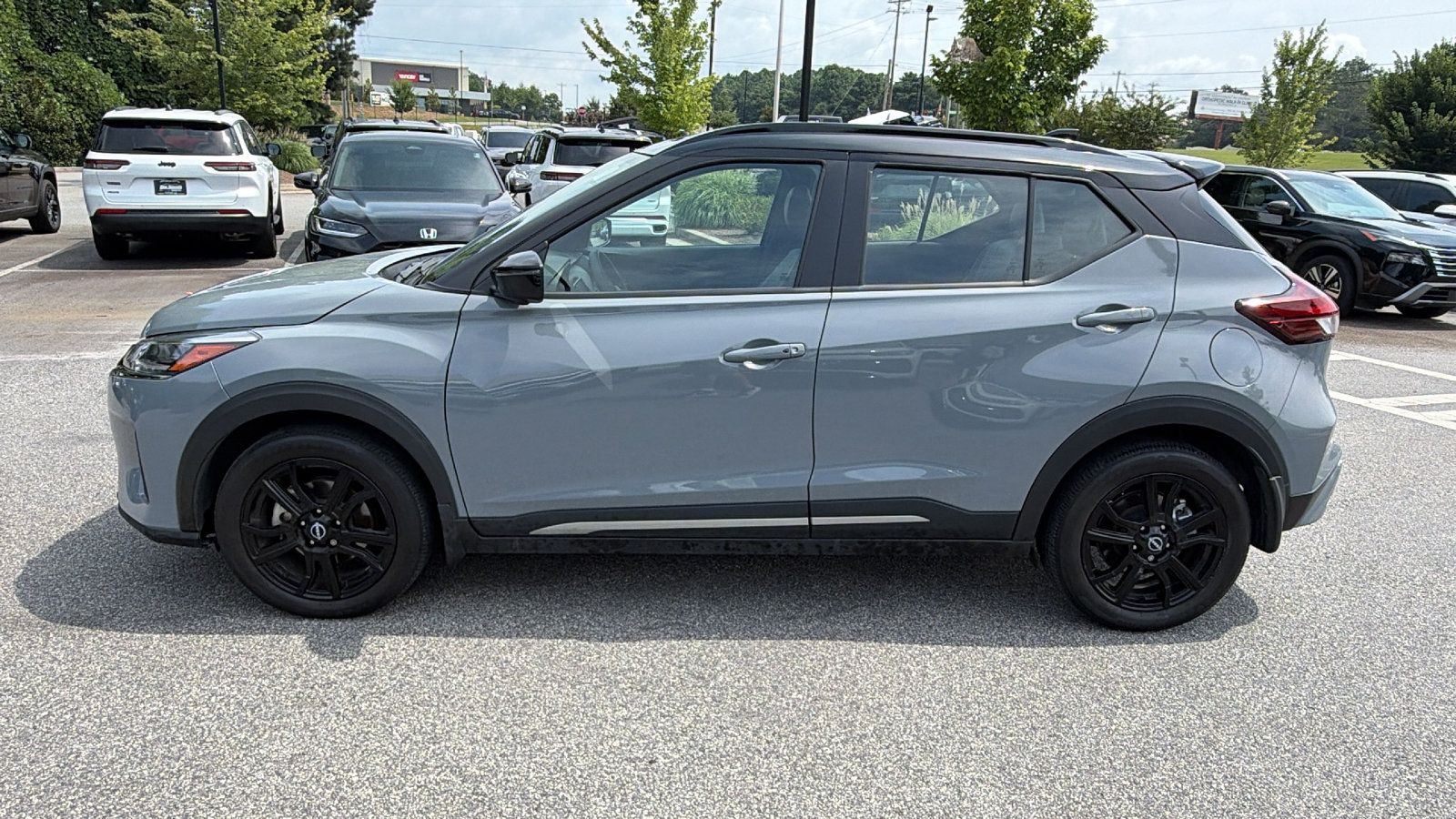 Used 2024 Nissan Kicks SR w/ SR Premium Package FWD image 11