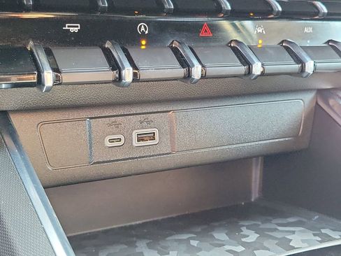 Used 2025 GMC Canyon Elevation w/ Convenience Package image 11