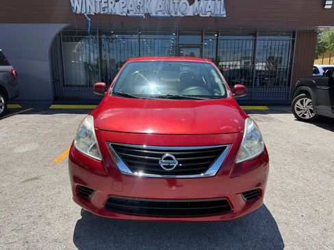 Used 2014 Nissan Versa SV image 2