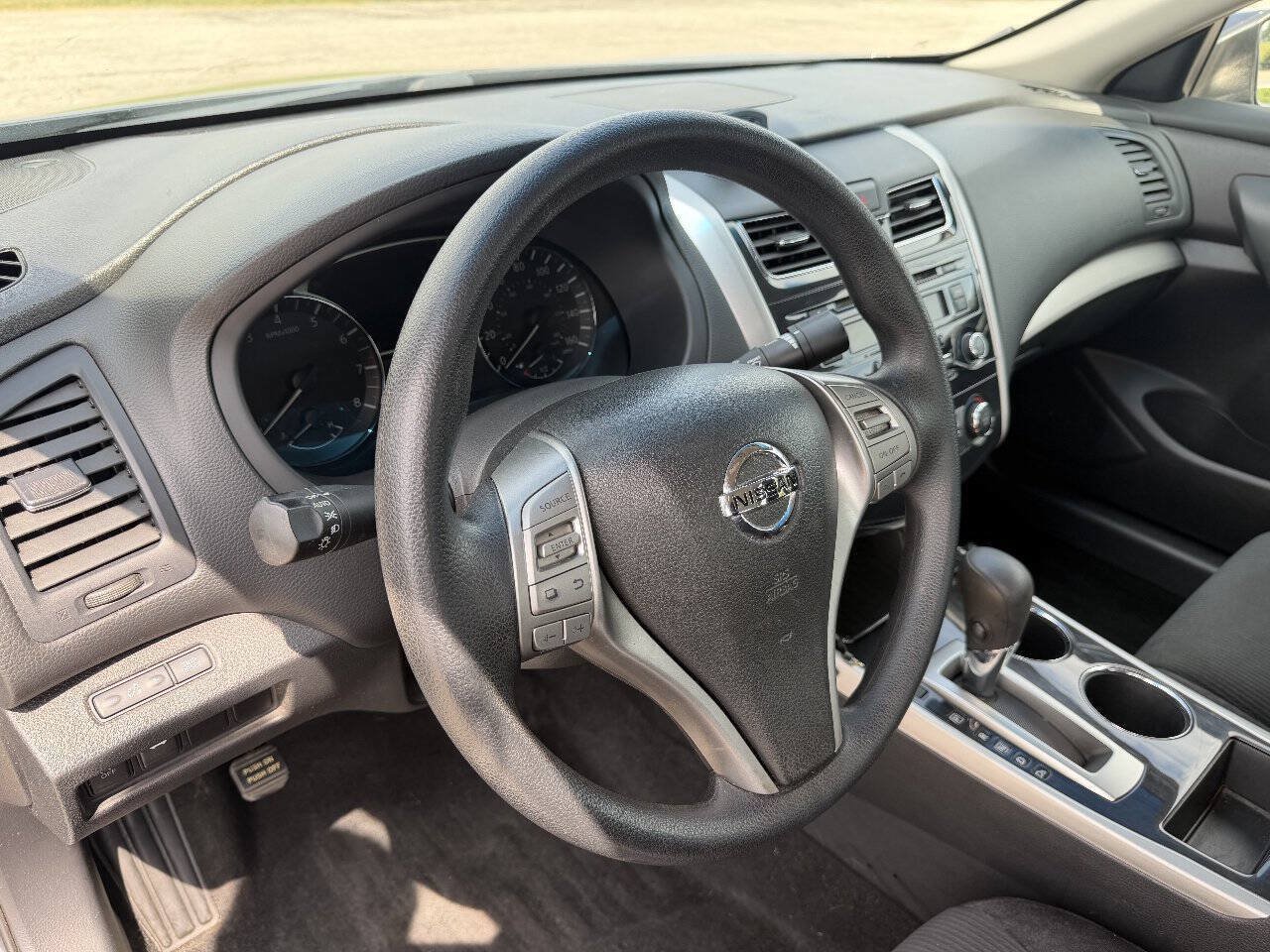 Used 2013 Nissan Altima 2.5 S FWD image 12