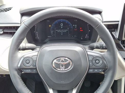 Used 2024 Toyota Corolla Cross XLE w/ Convenience Package AWD/4WD image 19