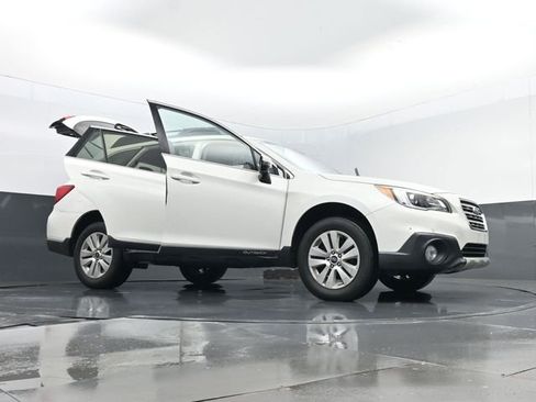 Used 2017 Subaru Outback 2.5i Premium image 34