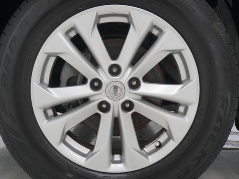 Used 2016 Nissan Rogue SV FWD image 23