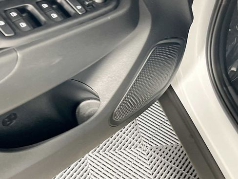 Certified 2025 Hyundai Venue SEL FWD image 18
