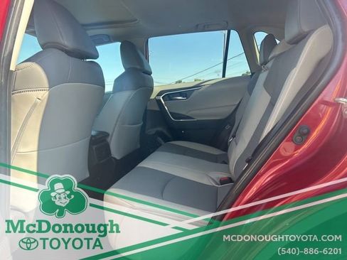 Used 2022 Toyota RAV4 XLE Premium AWD/4WD image 8