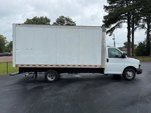 Used 2019 Chevrolet Express 3500 Extended w/ Power Convenience Package RWD image 5
