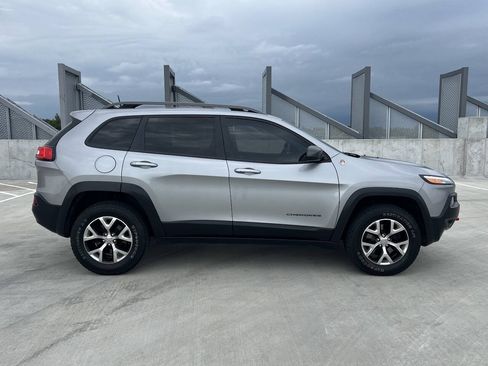 Used 2016 Jeep Cherokee Trailhawk AWD/4WD image 4