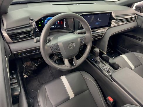 Used 2025 Toyota Camry SE w/ Multimedia Upgrade Package FWD image 4