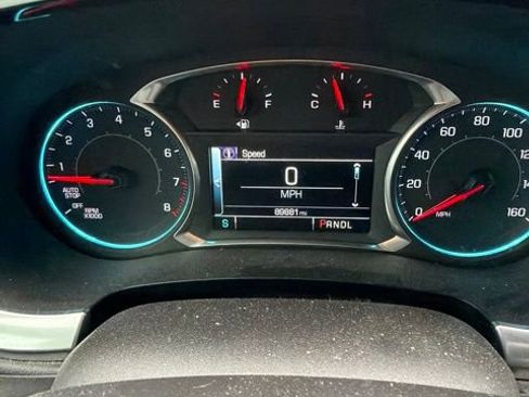 Used 2019 Chevrolet Traverse LT FWD image 3