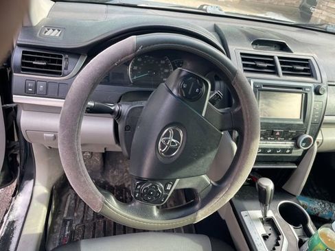 Used 2012 Toyota Camry LE image 2