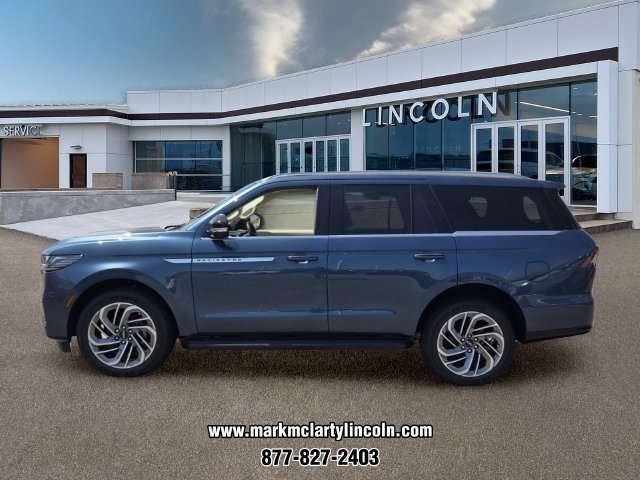 New 2027 Lincoln Navigator Premiere AWD/4WD image 2