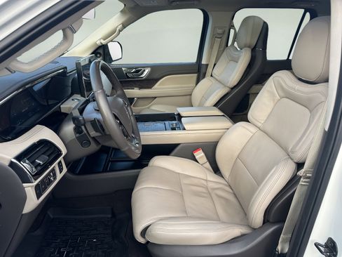 Used 2022 Lincoln Navigator Reserve image 9