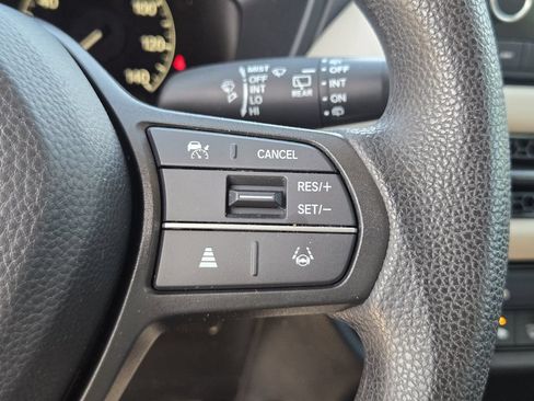 Used 2025 Honda HR-V LX image 27