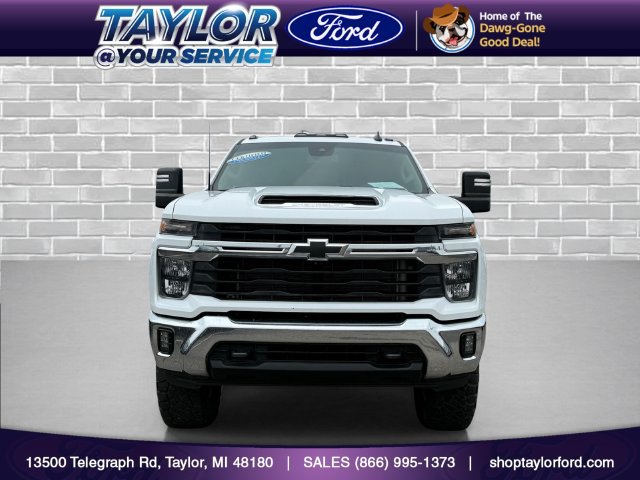 Used 2024 Chevrolet Silverado 3500 LT w/ All Star Edition AWD/4WD image 2