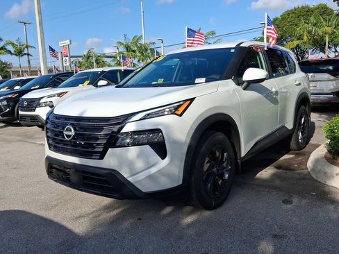 Used 2026 Nissan Rogue SV FWD image 3
