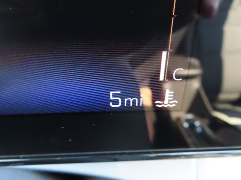 New 2025 Chevrolet Trax LT w/ Sunroof Package image 18