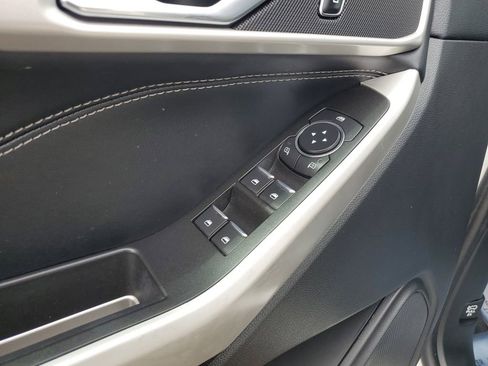 Used 2022 Ford Explorer XLT image 14