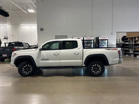 Used 2021 Toyota Tacoma TRD Off-Road AWD/4WD image 8