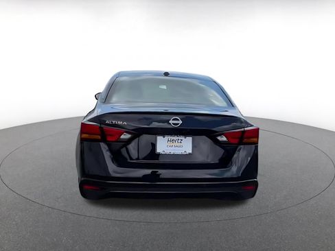 Used 2025 Nissan Altima 2.5 SV FWD image 12