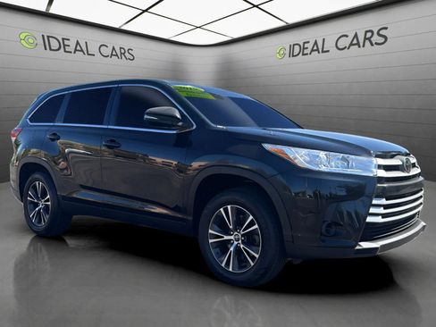 Used 2019 Toyota Highlander LE FWD image 3