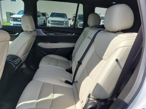 Used 2023 Cadillac XT6 Sport w/ Technology Package AWD/4WD image 14