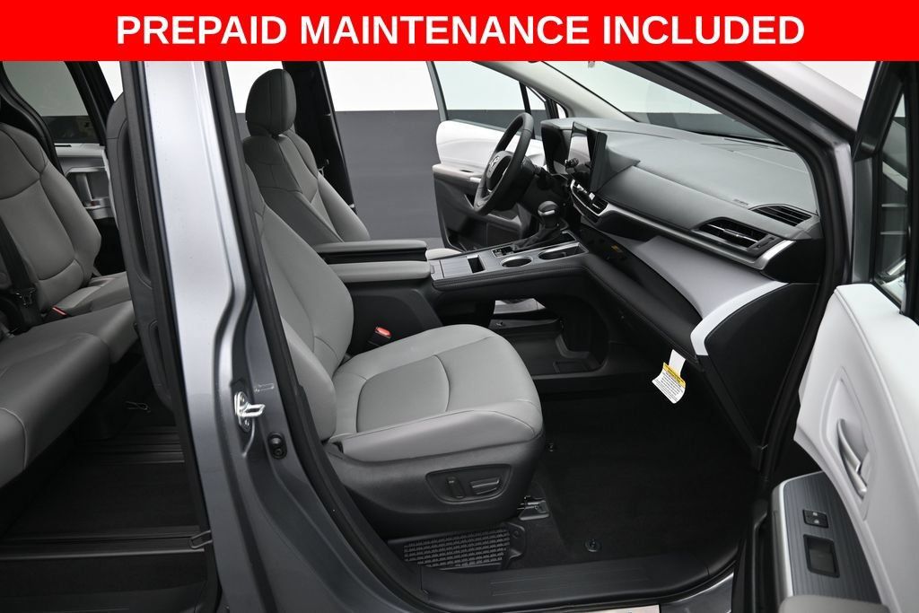 Certified 2026 Toyota Sienna XLE FWD image 32