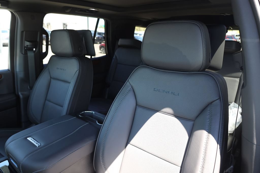 New 2026 GMC Yukon Denali AWD/4WD image 17