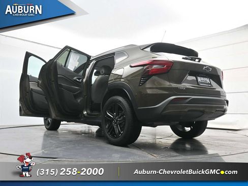 Used 2024 Chevrolet Trax ACTIV FWD image 37