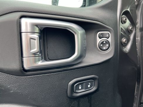 Used 2020 Jeep Wrangler Sport image 16