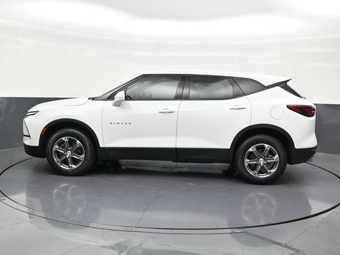 Used 2024 Chevrolet Blazer LT FWD image 2
