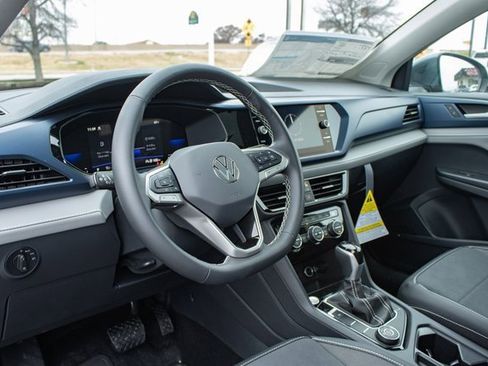 Used 2024 Volkswagen Taos SE image 20