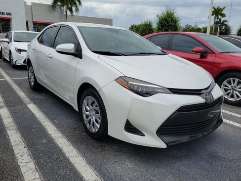 Used 2019 Toyota Corolla LE FWD image 2