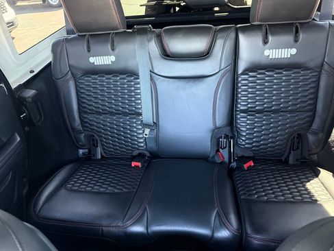 Used 2020 Jeep Wrangler Unlimited Rubicon w/ Steel Bumper Group AWD/4WD image 38