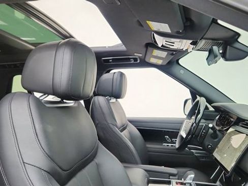 Used 2025 Land Rover Range Rover SE image 20