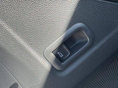 New 2026 Volkswagen Tiguan SE R-Line FWD image 28