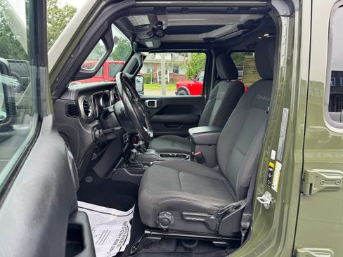 Used 2022 Jeep Wrangler Unlimited Sahara AWD/4WD image 10
