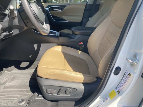 Used 2023 Toyota RAV4 XLE Premium image 23